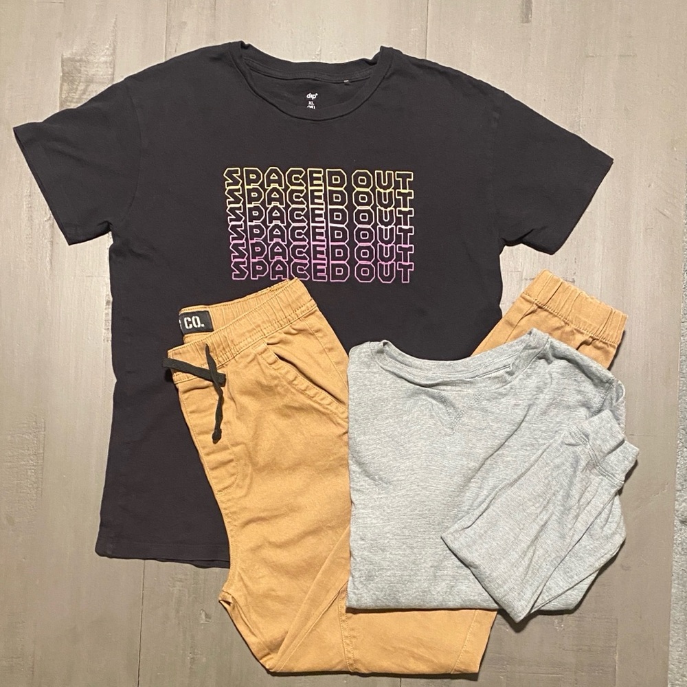 Quality Graphic Tee & Tan Joggers Set